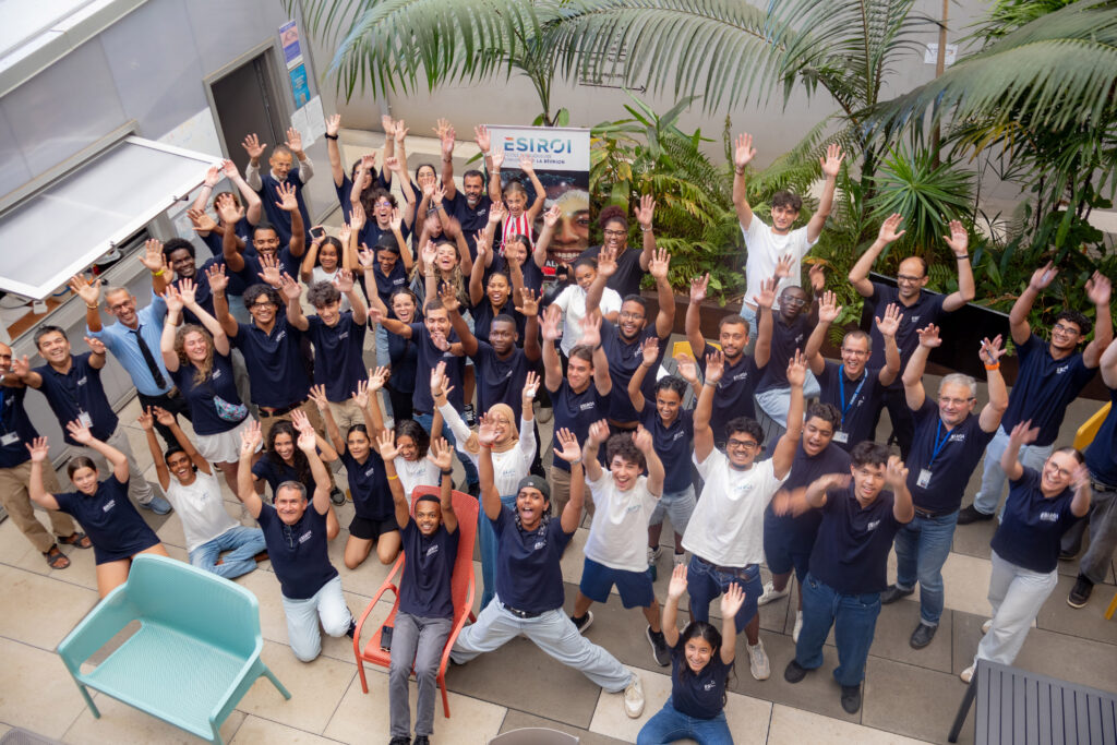 Photo de groupe des étudiants et enseignants