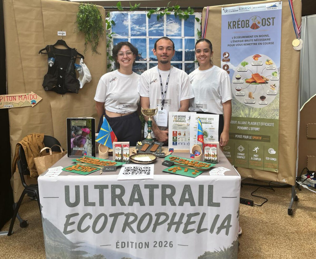 Les élèves sur leur stand.